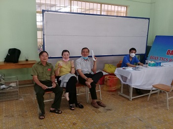 Viên chức ban Quản lý rừng phòng hộ Tân Phú tham gia hiến máu tình nguyện_Hình 3.jpg